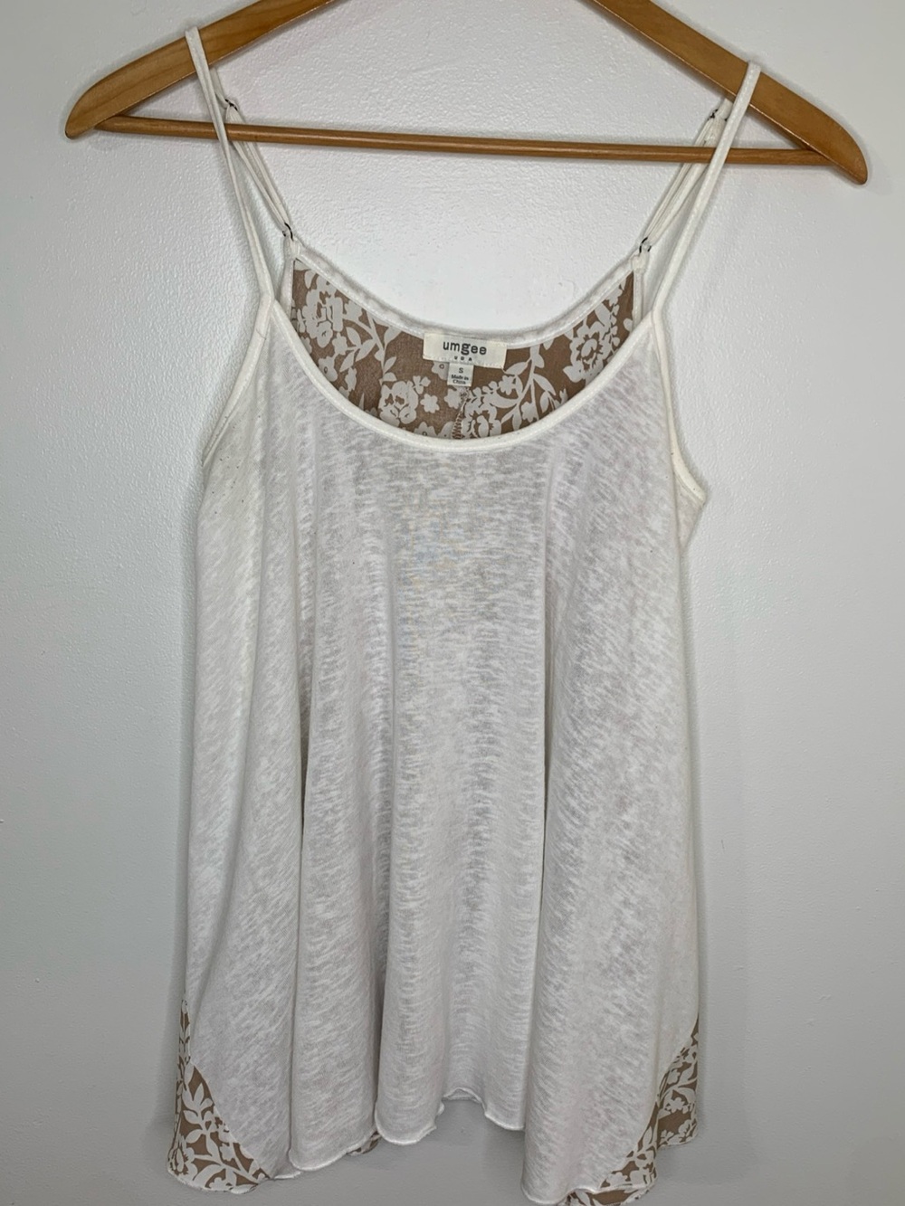 Umgee Flowy Floral Tank Top Size Small Boho Cottage Core Tan Ivory Feminine